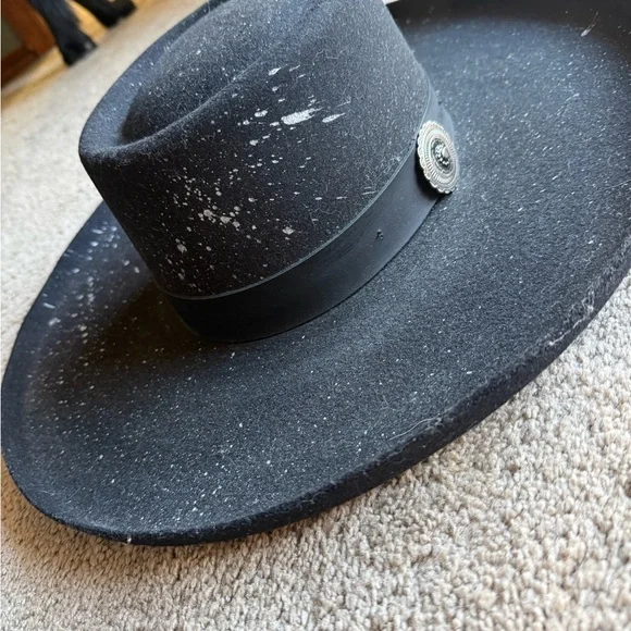 Black Womens Wide-Brim Felt Hat with Silver Concho - Picture 1 of 2